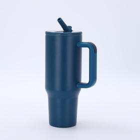 Custom Matte 40oz Vacuum Insulated Cup Leakproof BPA FREE Stainless Steel Tumbler with Handle and Protour Flip Straw Lid